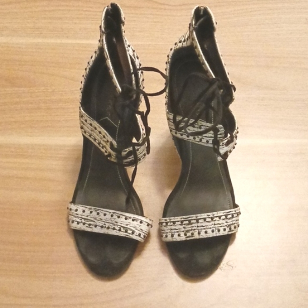 Kendall & Kylie "Dawn" Studded Black & White Tie Up Block Heel Sandals Size 8M